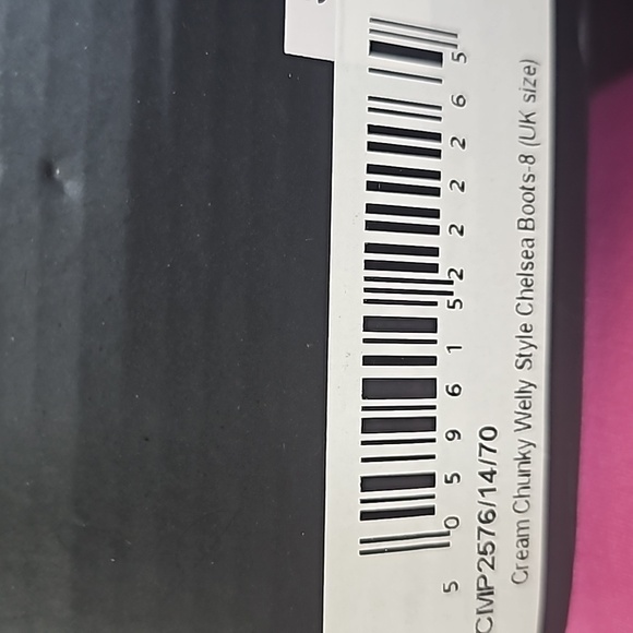 PRETTYLITTLETHING WOMAN'S BOOTS - Picture 7 of 7